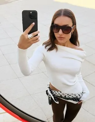 Свитер асимметричного кроя со сборками- Заказать в России