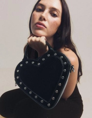 Zara Сумка-сердце из искусственной кожи с заклепками купить с доставкой.