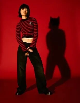 Джемпер EMILY THE STRANGE с капюшоном- Заказать в России