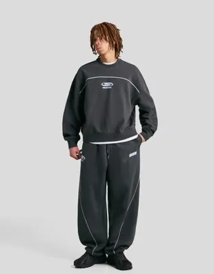 Брюки-бананы из ткани с принтом- Заказать в России