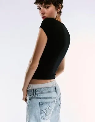 Джинсы свободного кроя с заклёпками-звёздами- Заказать в России