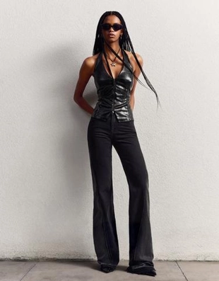 Zara Топ из искусственной кожи с горловиной халтер и молнией купить с доставкой.