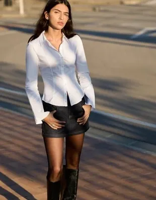 Рубашка облегающего кроя с расклешенными рукавами- Заказать в России