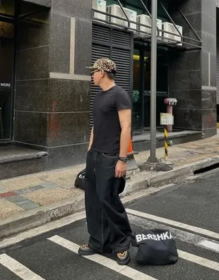 Джинсы объемного свободного кроя- Заказать в России