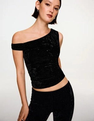 Zara Футболка асимметричного кроя с эффектом бархата купить с доставкой.