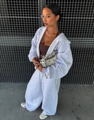 Bershka Брюки BARREL из мягкой ткани с фиксаторами