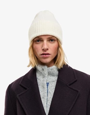 Zara Шапка базовая купить с доставкой.