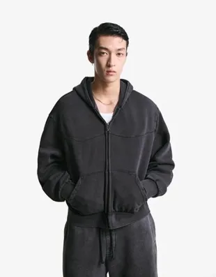 Укороченная толстовка геометрического кроя с застежкой-молнией