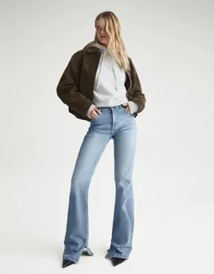 Джинсы клеш с разрезами