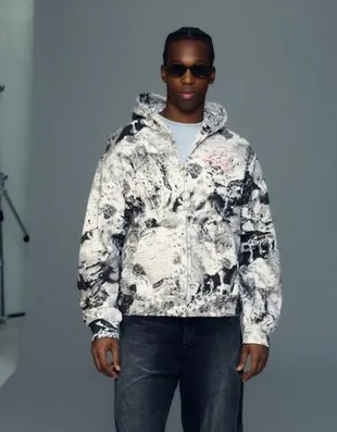 Укороченная куртка с капюшоном и принтом