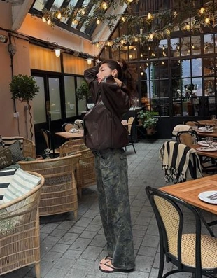 Zara Брюки прямого кроя с принтом