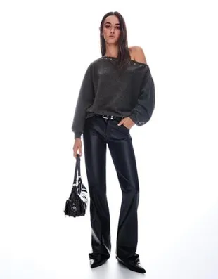 Свитер с заклепками