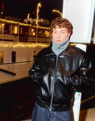 Zara Куртка из искусственной кожи с анималистическим принтом