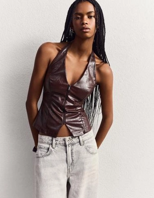 Zara Топ из искусственной кожи с горловиной халтер и молнией купить с доставкой.