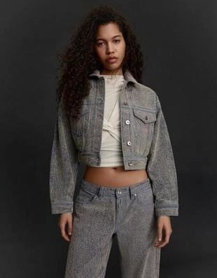 Zara Укороченная джинсовая куртка с рельефным узором