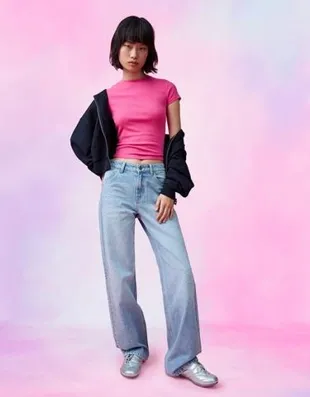 Джинсы прямого кроя с широкими штанинами, высокой посадкой и стразами- Заказать в России