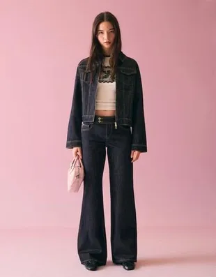 Джинсы свободного кроя с принтом- Заказать в России