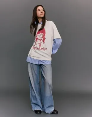 Футболка с короткими рукавами и принтом BEABADOOBEE- Заказать в России