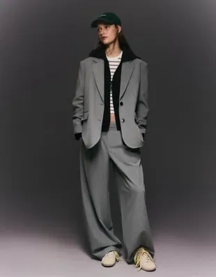 Брюки объемного кроя из двухслойной ткани- Заказать в России