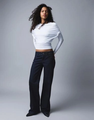 Zara Джинсы свободного кроя с низкой посадкой и заклепками