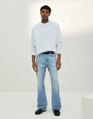 Расклешенные джинсы комфортной посадки- Заказать в России