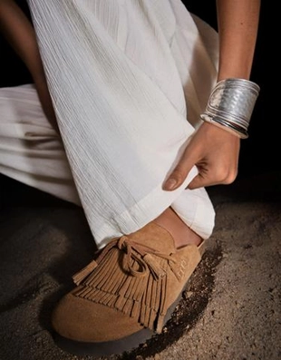 Zara Кожаные сабо на плоской подошве с бахромой