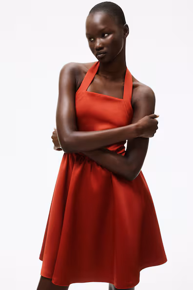 VESTIDO HALTERNECK COM SAIA CIRCULAR