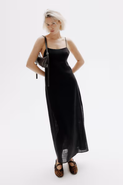 VESTIDO COMPRIDO COM ATILHOS