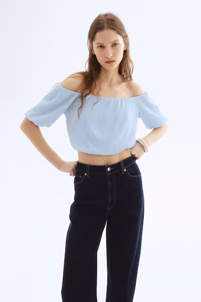BLUSA CURTA COM OMBROS DESCOBERTOS