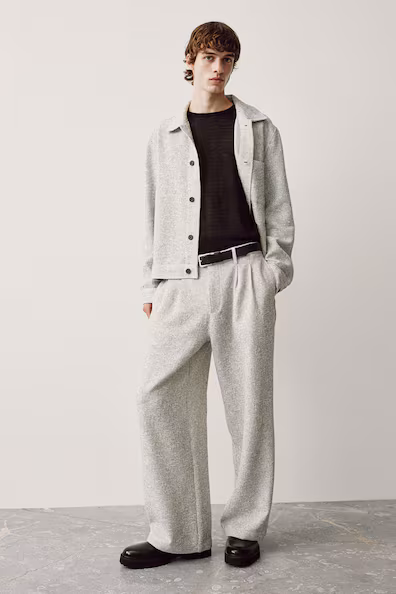 Брюки из блестящей ткани с текстурой RELAXED FIT