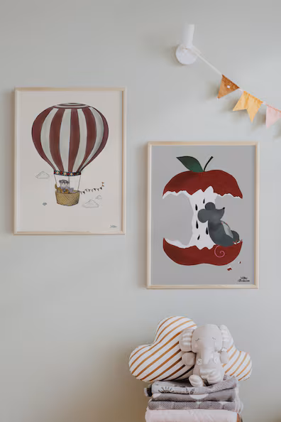 WILLERO ILLUSTRATIONS - яблоко на день