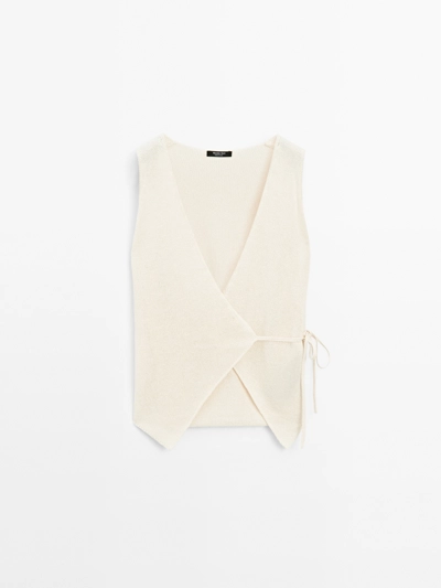 Zara Вязанный жилет с V-образным вырезом и завязкой