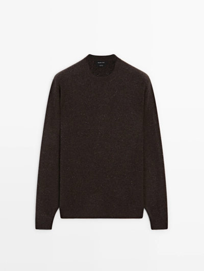 ROUND NECK KNIT SWEATER WITH CONTRAST DETAIL