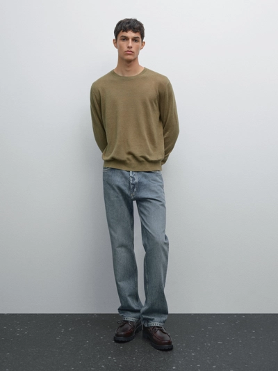 STRAIGHT-LEG JEANS