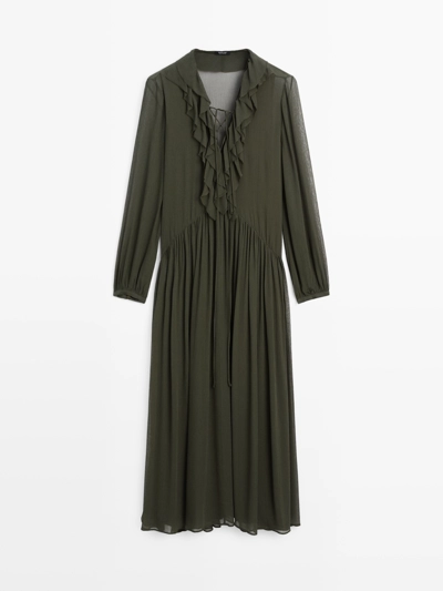 LONG FLOWING DRESS WITH RUFFLE DETAIL