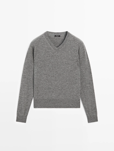 WOOL BLEND KNIT V-NECK SWEATER
