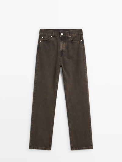 STRAIGHT-LEG HIGH-WAIST JEANS