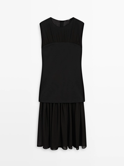 Платье-миди с контрастным полупрозрачным верхом