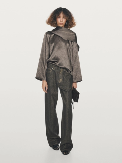 Джинсы с прямыми брючинами и высокой талией