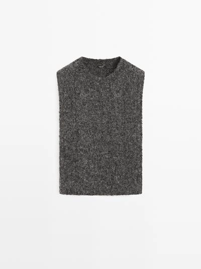 Жилет из альпакиевой смеси