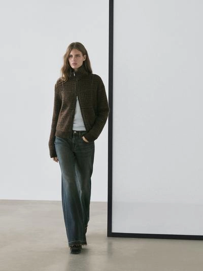 Джинсы с расклешенными штанинами средней посадки- Заказать в России