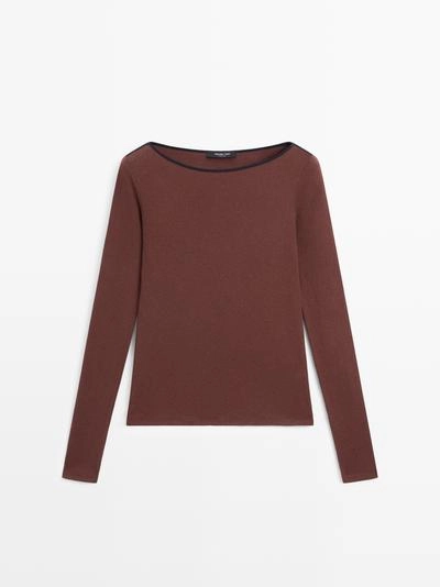 Топ с деталями контрастного цвета- Заказать в России