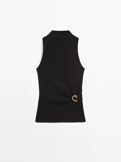 Топ с воротником-стойкой и деталями броши- Заказать в России