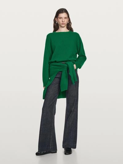 Джинсы с высокой талией и расширенными брючинами