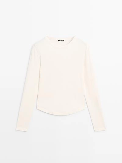 Футболка с длинным рукавом и закругленным подолом