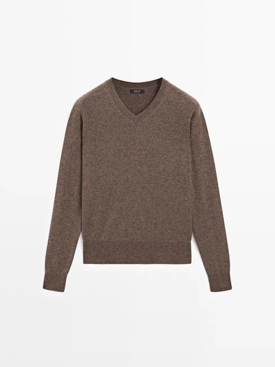 Свитер с V-образным вырезом из шерстяной смеси- Заказать в России