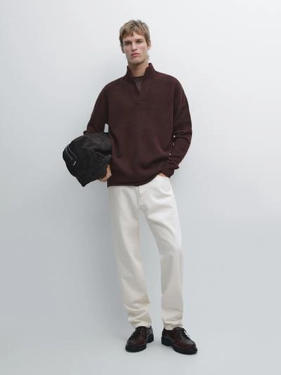 Свитер с высоким воротником и V-образным вырезом- Заказать в России