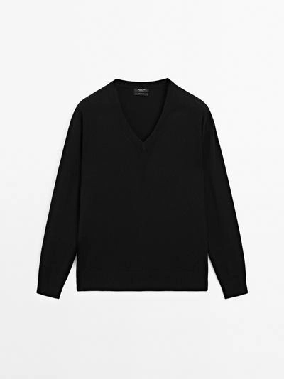 Кашемировый свитер с V-образным вырезом