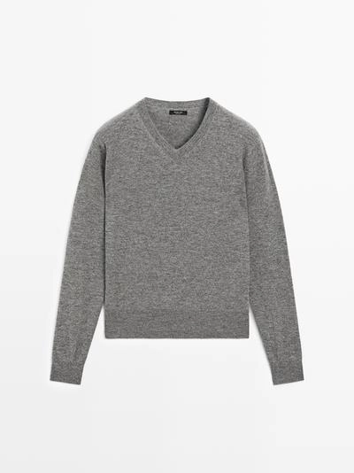 Свитер с V-образным вырезом из шерстяной смеси- Заказать в России