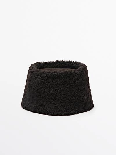 Кожаная шапка с отворотом- Заказать в России